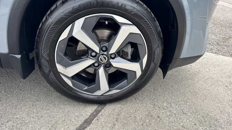 Nissan Qashqai 1.3 DiG-T MH Premiere Edition 5dr Petrol Hatchback